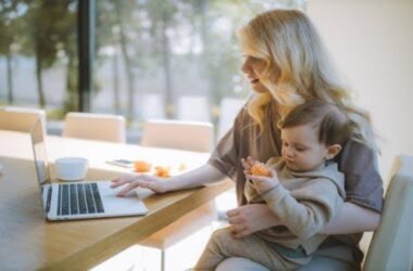 5 Online Jobs That Let You Work Around Your Family’s Schedule