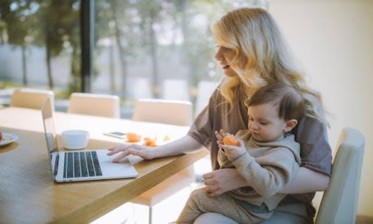 5 Online Jobs That Let You Work Around Your Family’s Schedule
